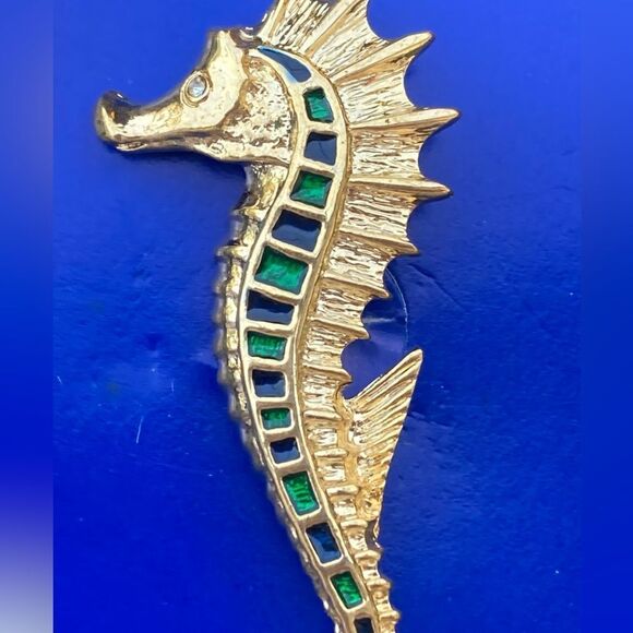 Vintage Large Enameled Seahorse Brooch Pin - Picture 4 of 4